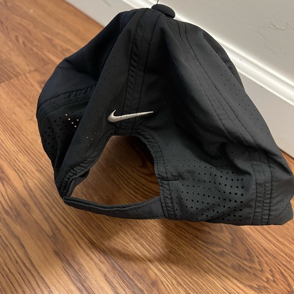 NWT Nike Black Dri-Fit Swoosh Perforated Golf Cap One Size UNISEX - Picture 2 of 4